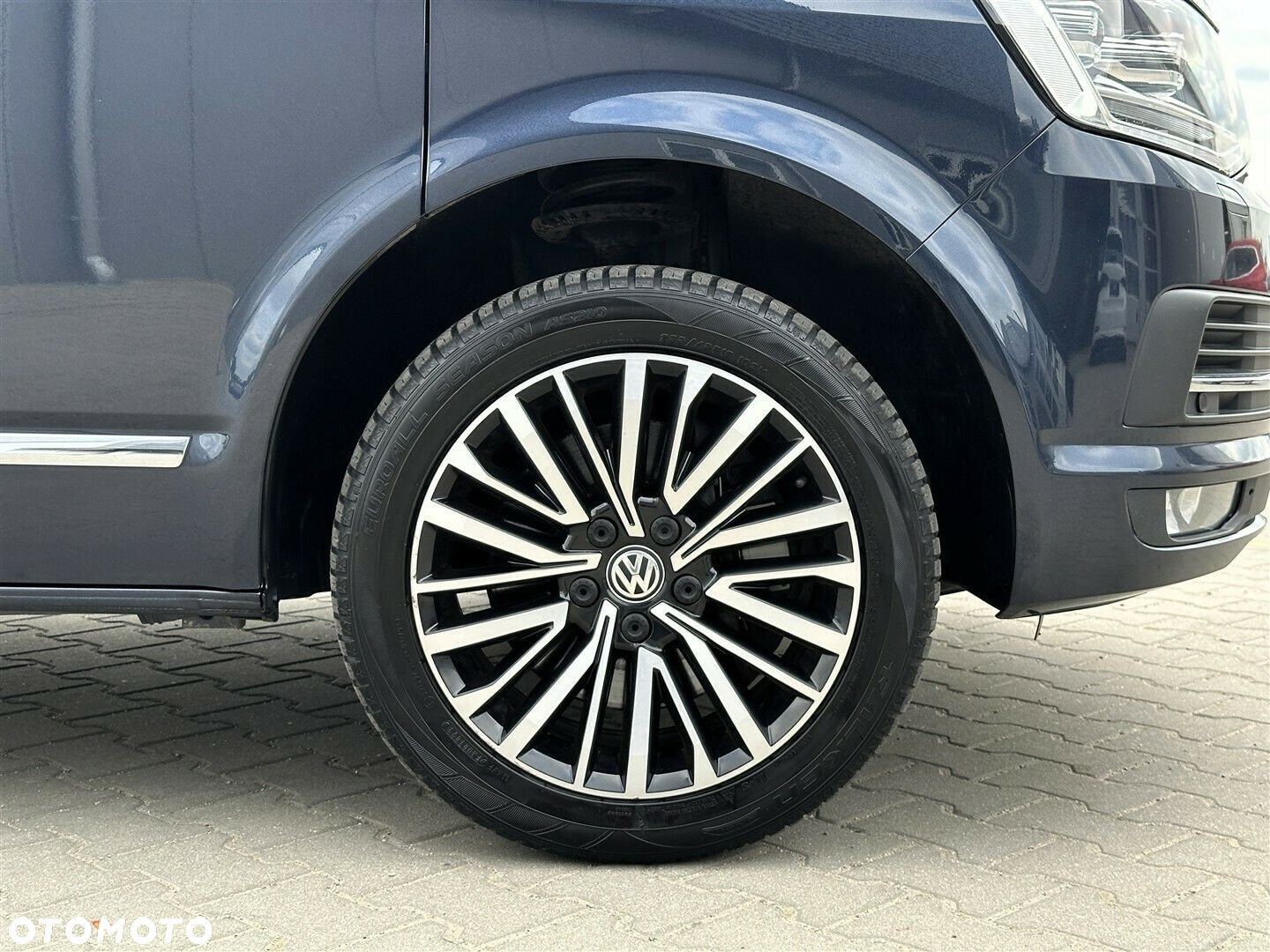 Volkswagen Caravelle - 36