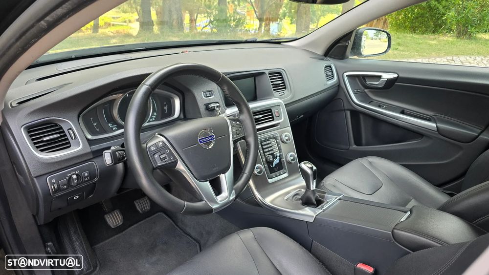Volvo V60 2.0 D3 Summum - 32