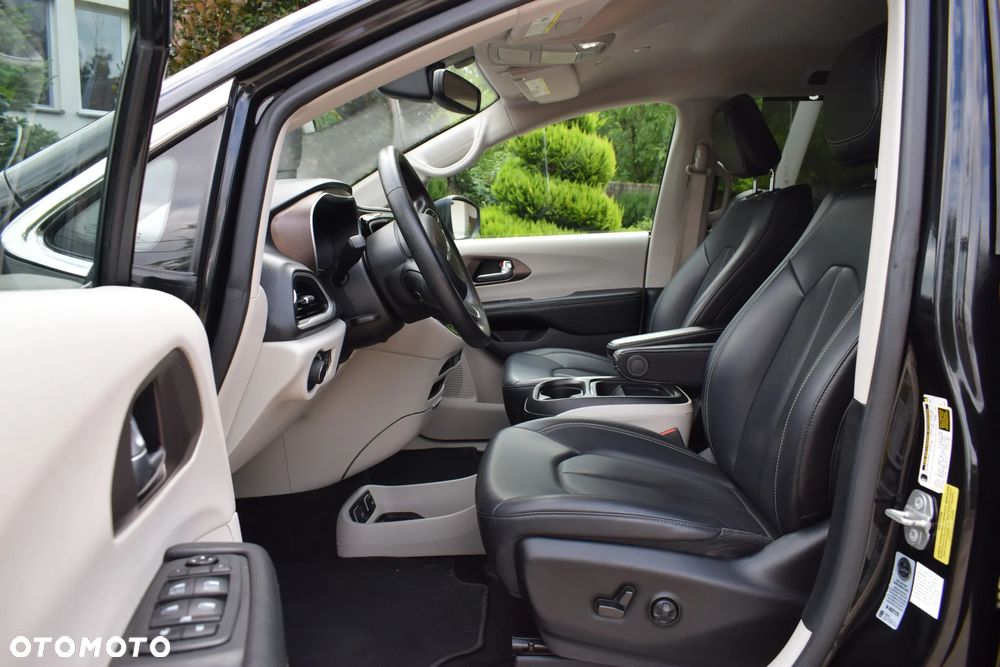 Chrysler Pacifica - 6