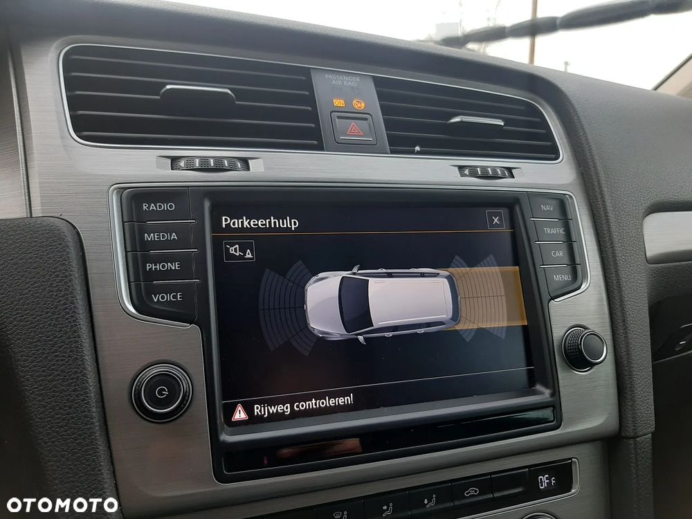 Volkswagen Golf 1.6 TDI BlueMotion Comfortline - 16