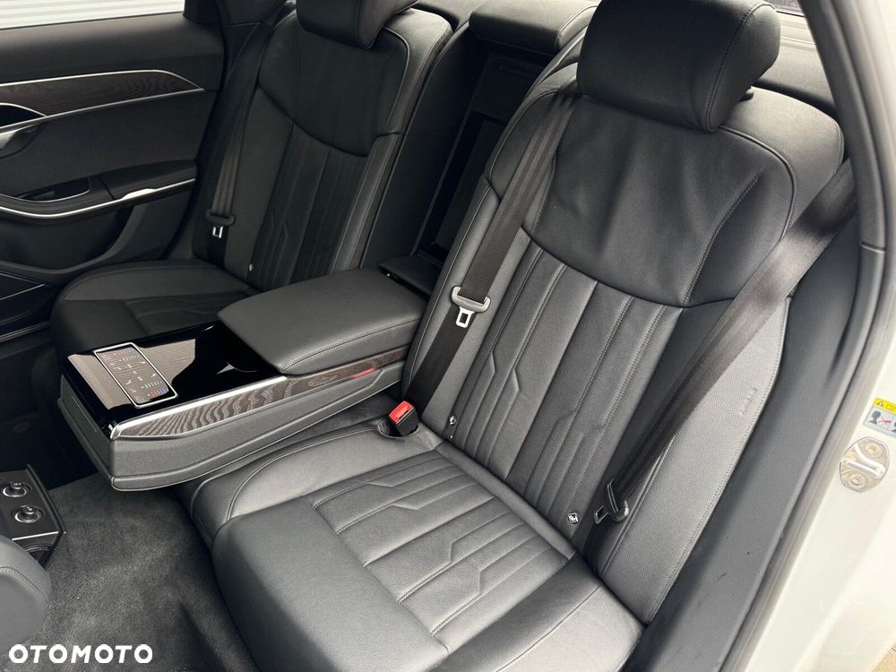 Audi A8 - 30