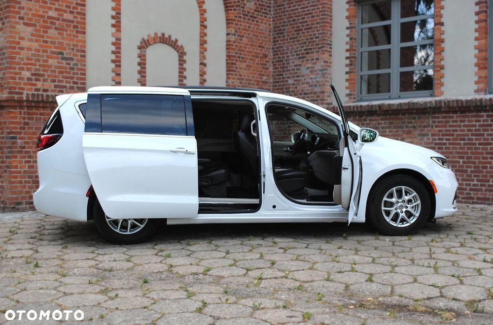 Chrysler Pacifica - 11