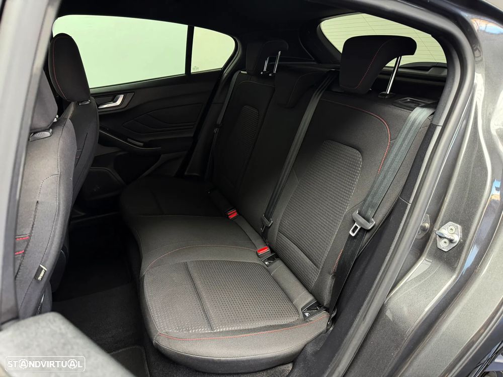 Ford Focus 1.0 EcoBoost MHEV ST-Line - 11