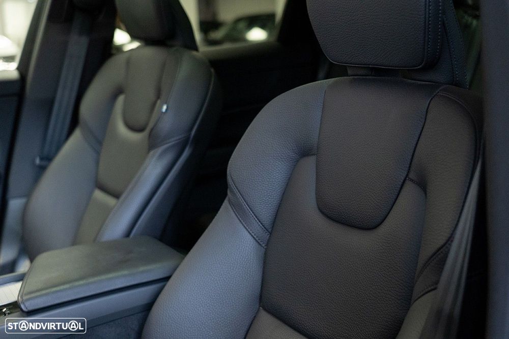 Volvo XC 60 2.0 T6 PHEV Plus Dark AWD - 24