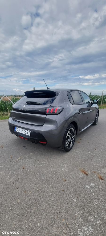 Peugeot 208 - 8