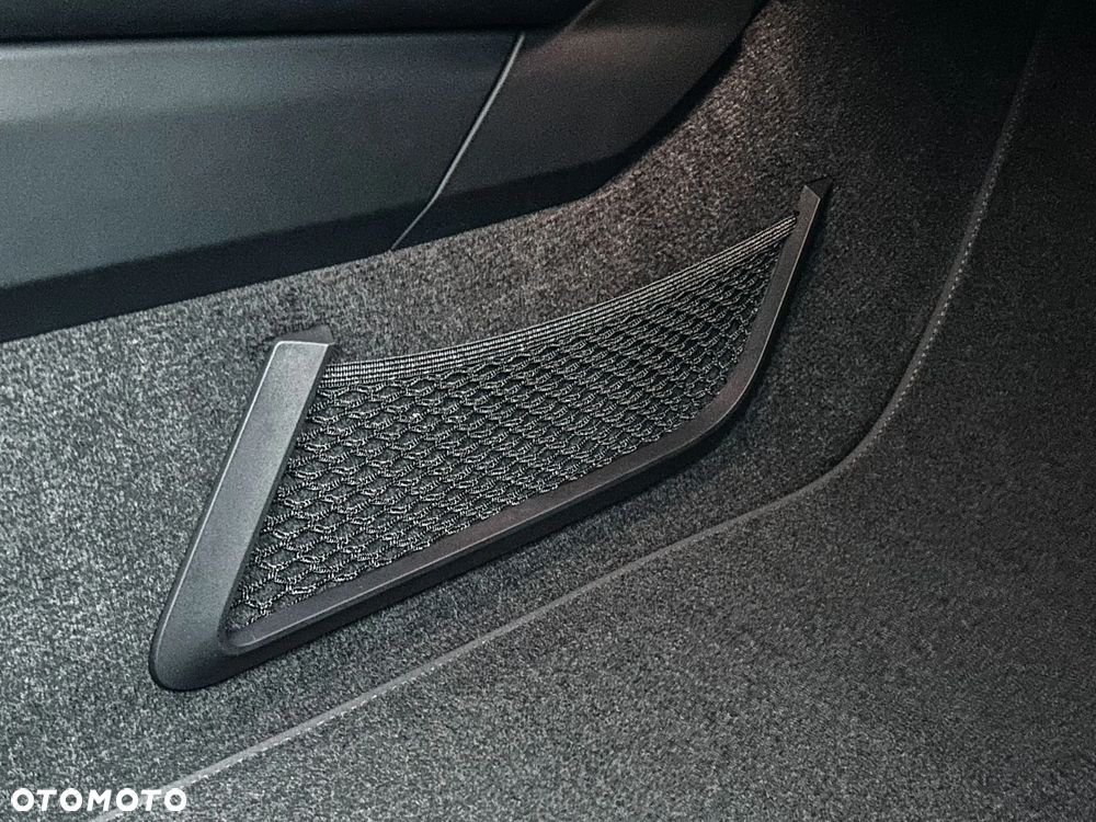 Porsche 911 Carrera T-Hybrid 4 GTS - 28