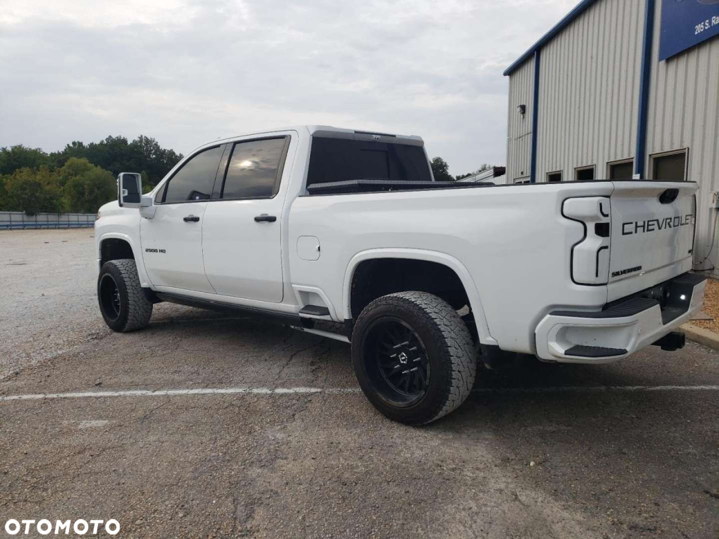 Chevrolet Silverado - 3