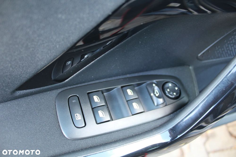 Peugeot 208 1.2 PureTech Allure - 12