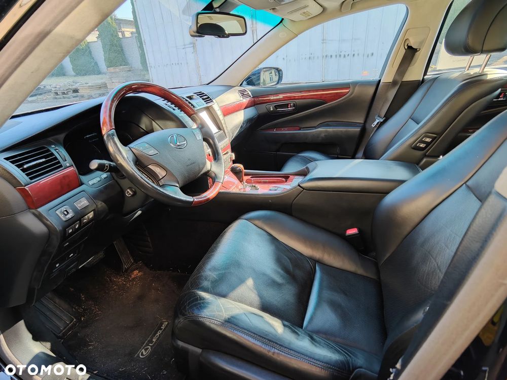 Lexus LS 460 AWD Impression Line - 18