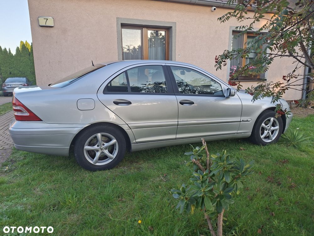 Mercedes-Benz C-Class 2003 photo 3