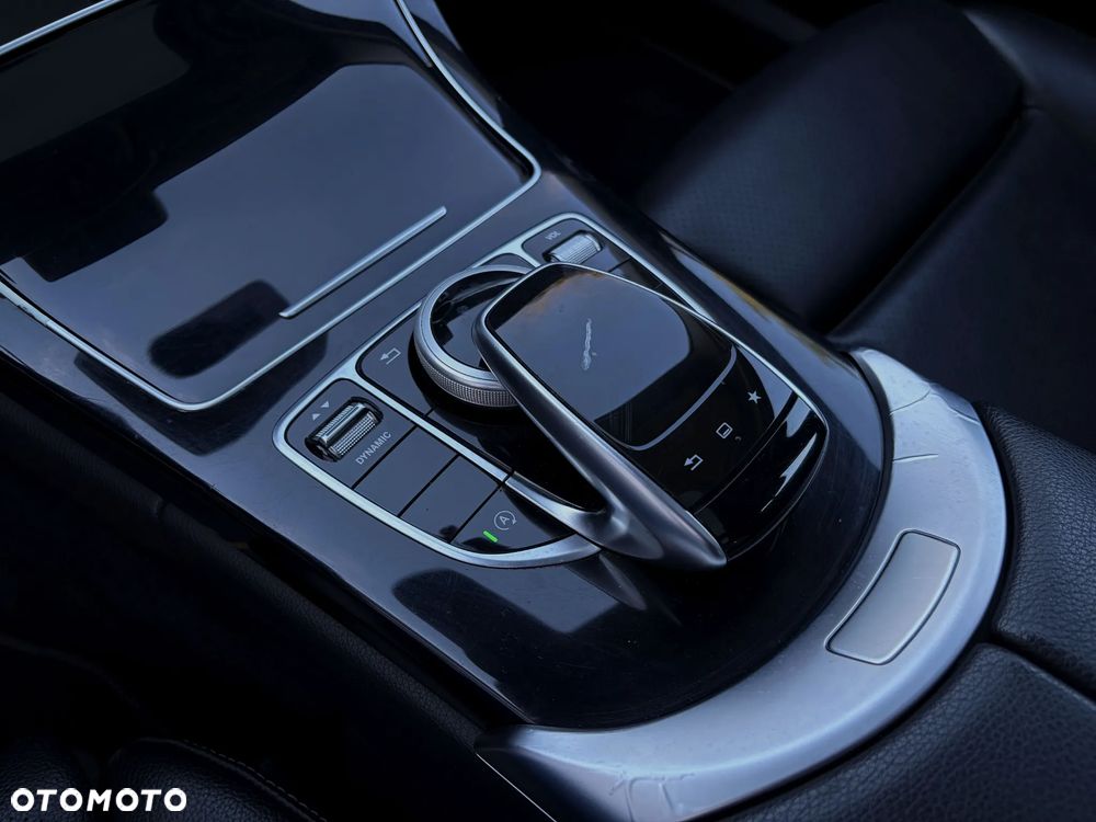 Mercedes-Benz Klasa C 200 7G-TRONIC - 32