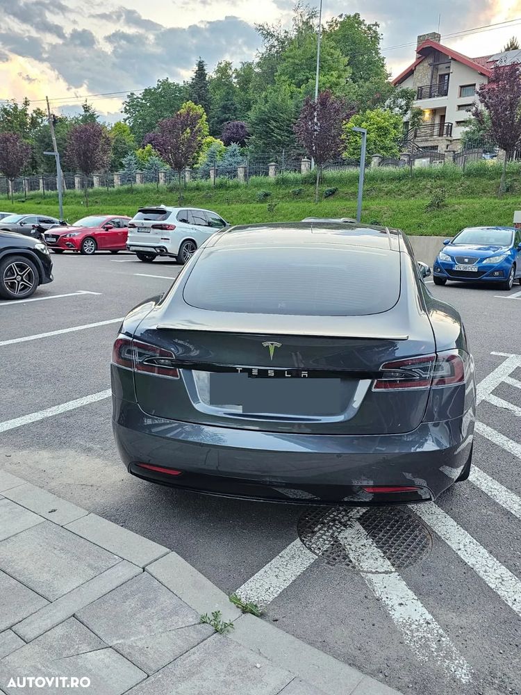 Tesla Model S - 3