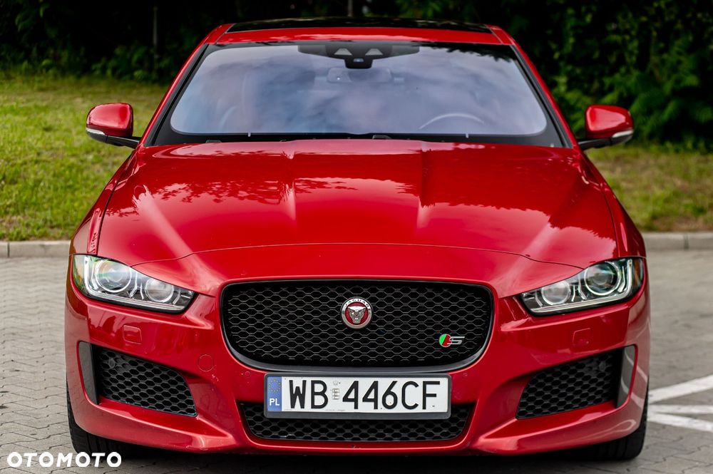 Jaguar XE - 4