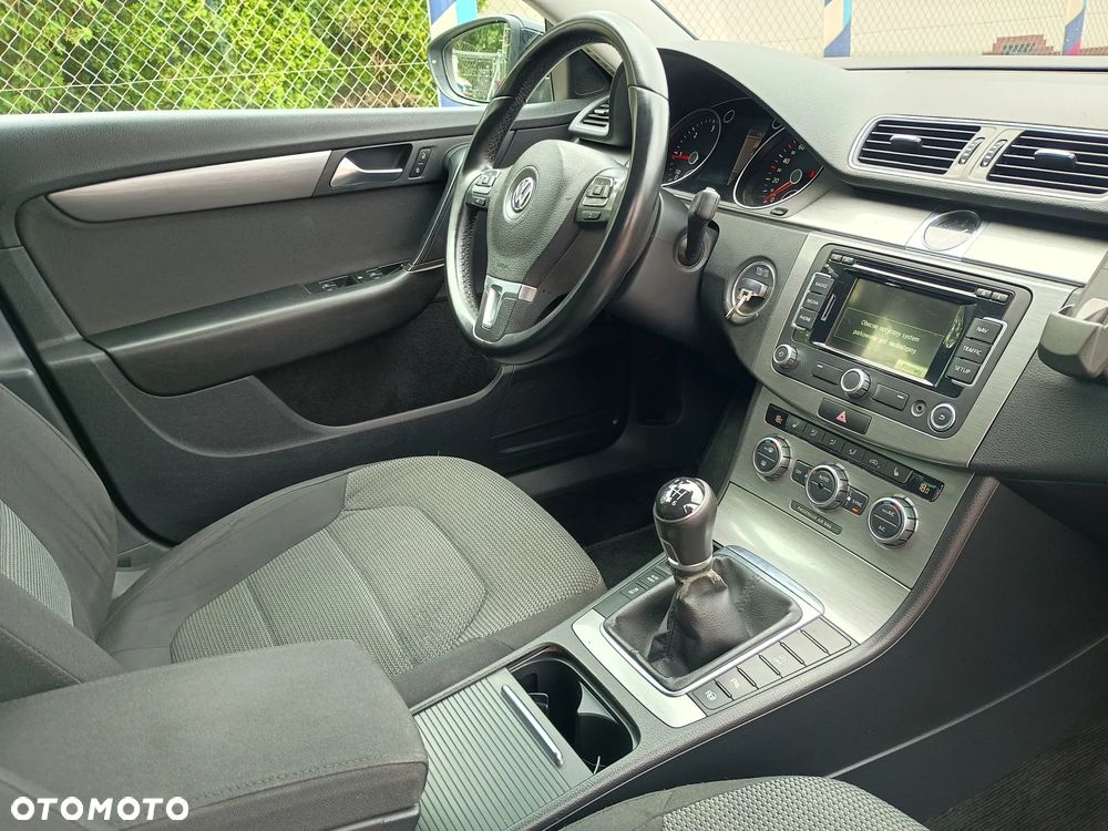 Volkswagen Passat 2.0 Blue TDI SCR Trendline - 10