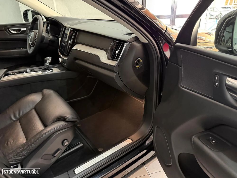 Volvo XC 60 2.0 D4 Inscription AWD Geartronic - 28