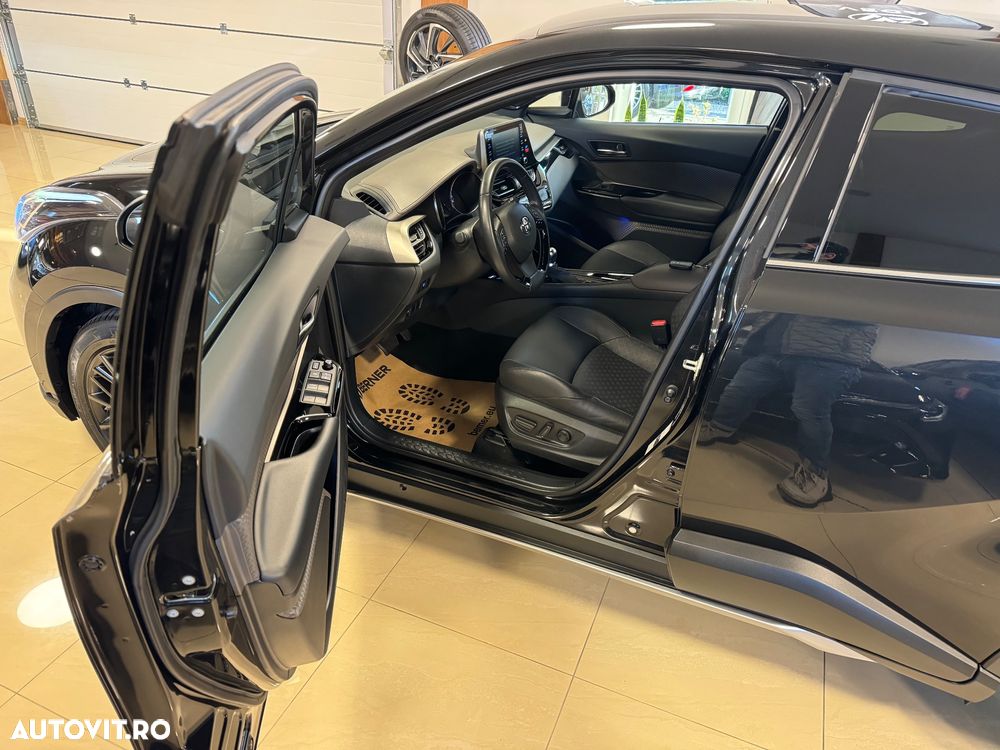 Toyota C-HR Hybrid Style Selection - 8
