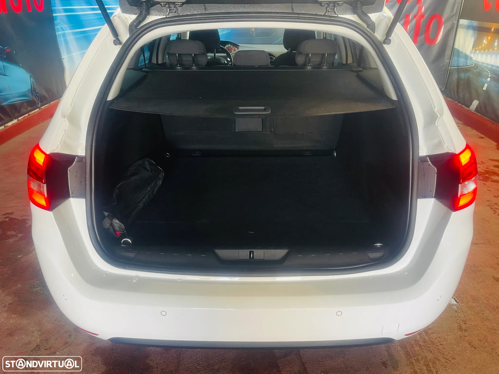 Peugeot 308 SW 1.5 BlueHDi Style - 17