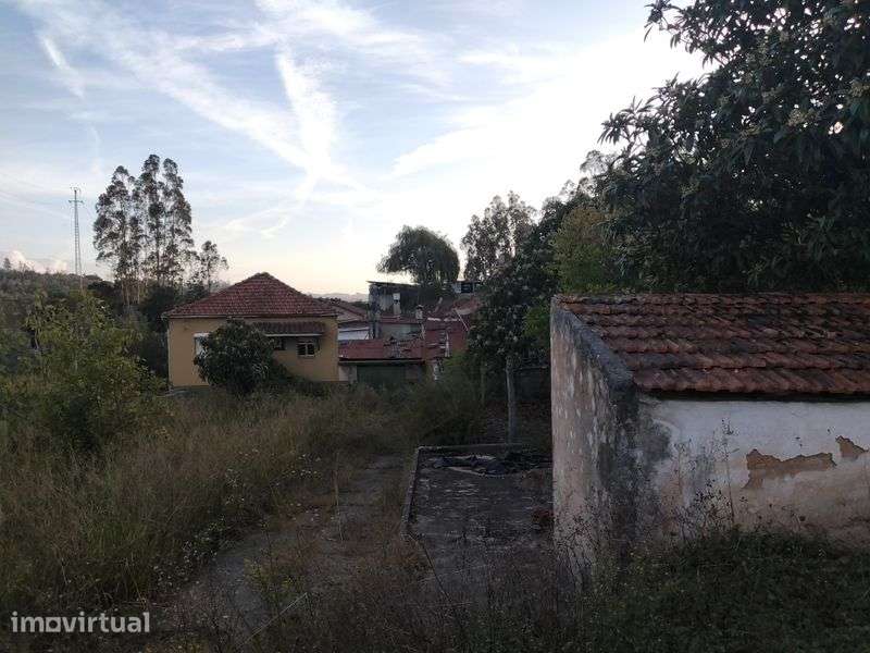 Moradia T3 composta r/c e primeiro andar, logradouro e quintal - Grande imagem: 4/8