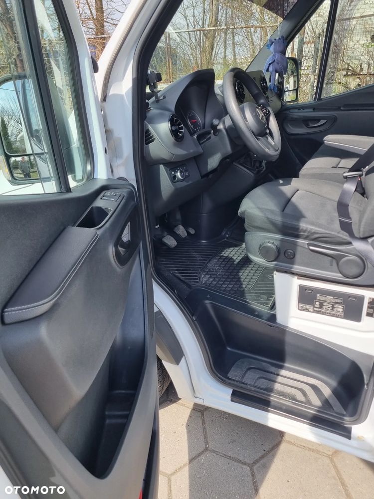 Mercedes-Benz Sprinter - 12