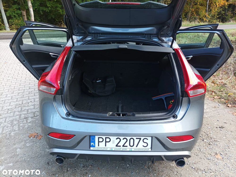 Volvo V40 - 18