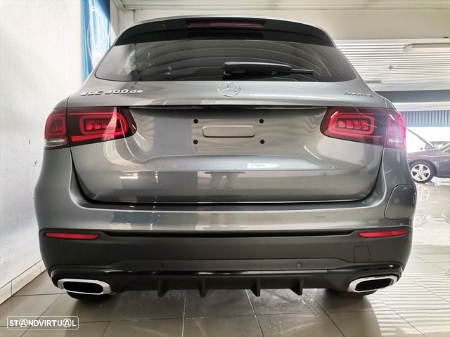 Mercedes-Benz GLC 300 de 4Matic 9G-TRONIC AMG Line - 4