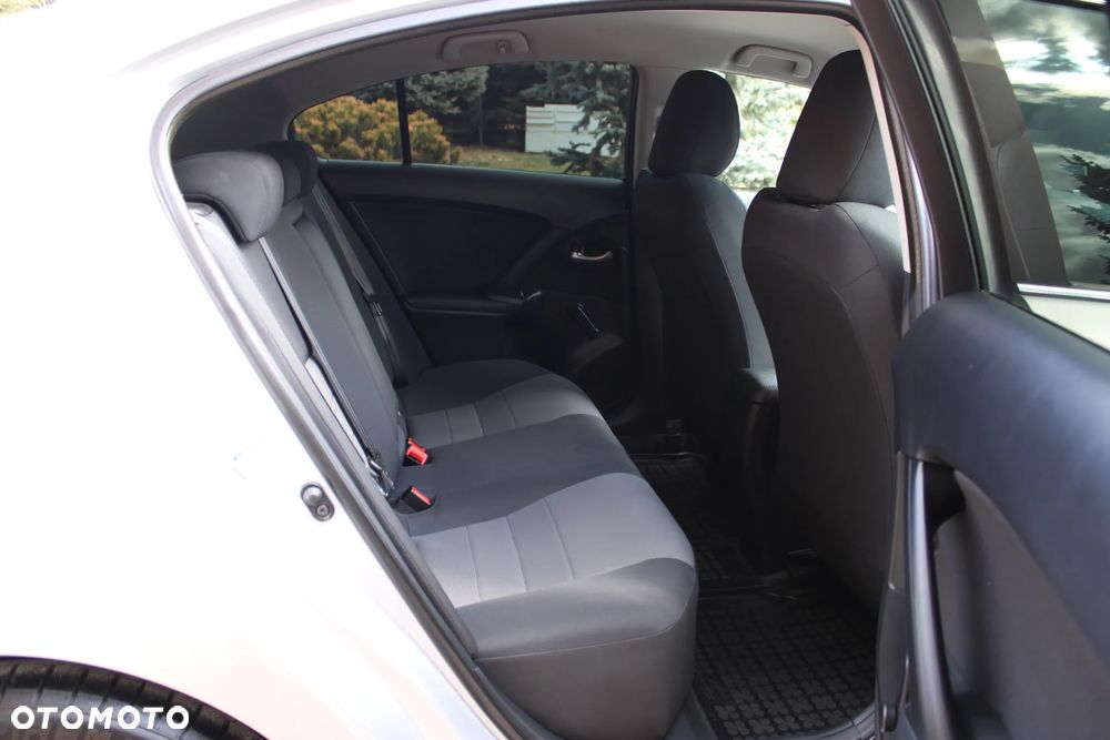 Toyota Avensis 1.6 Active - 22