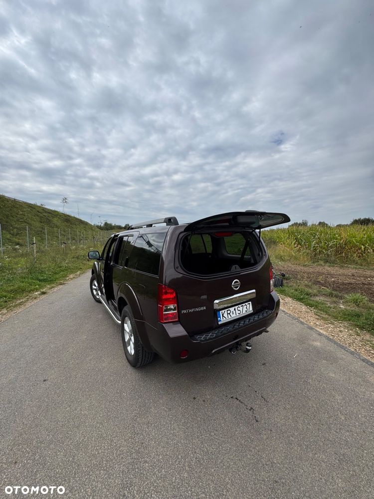 Nissan Pathfinder 2.5 D SE - 13