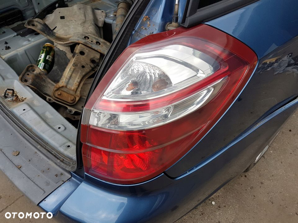 LAMPA TYLNA PRAWA SUBARU LEGACY 07-09r. KOMBI