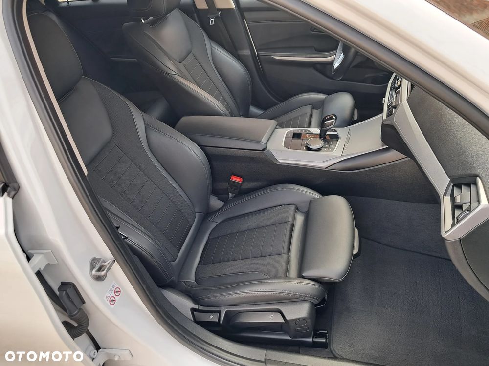 BMW Seria 3 318d Edition Luxury Line Purity - 25