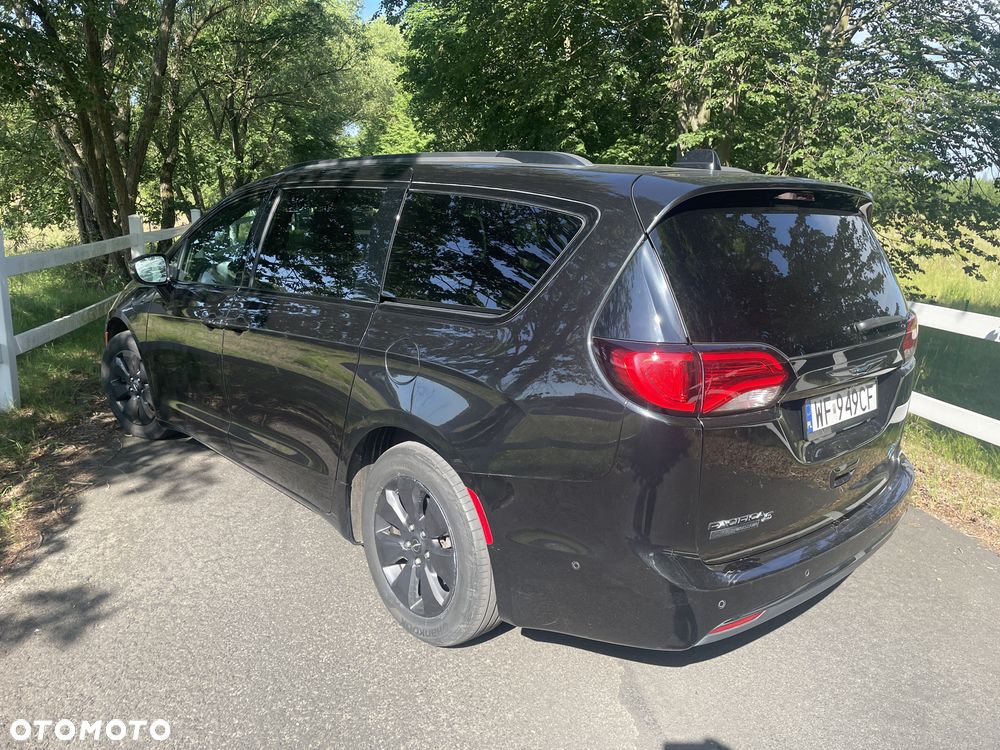 Chrysler Pacifica - 4