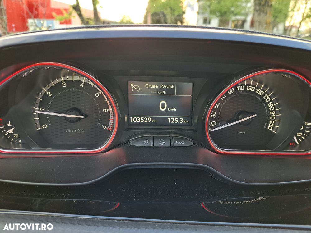 Peugeot 2008 1.2 PureTech Turbo S&S GT-Line - 9