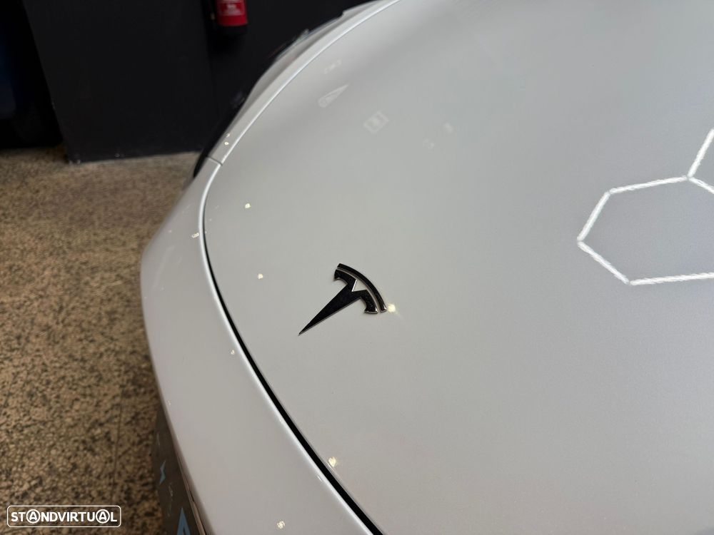Tesla Model Y Long Range Dual Motor AWD - 4