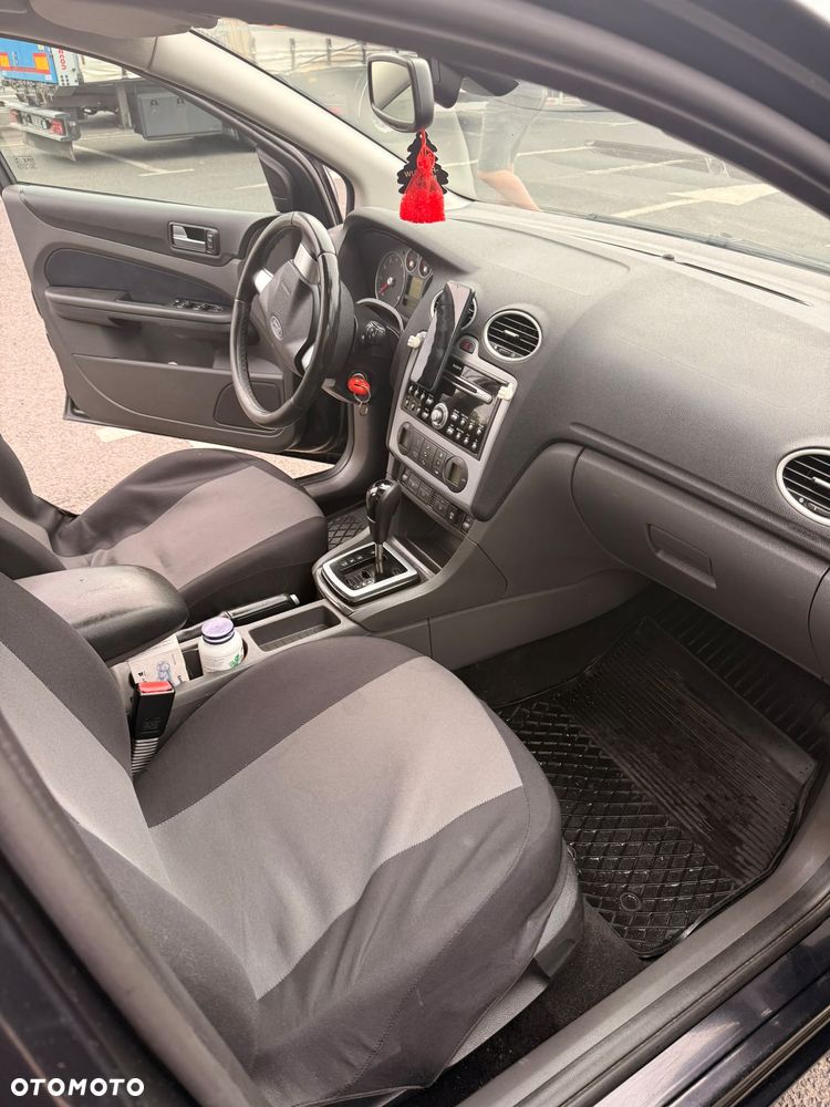 Ford Focus 1.6 Ghia - 2