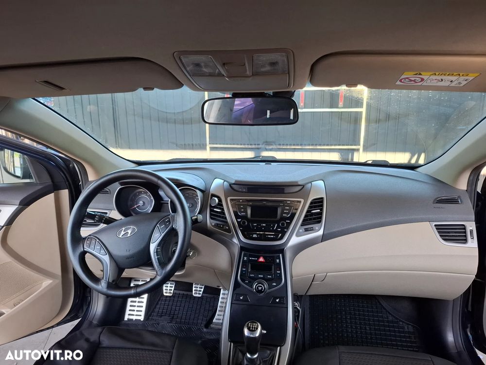 Hyundai Elantra 1.6 MPi Exclusive - 8
