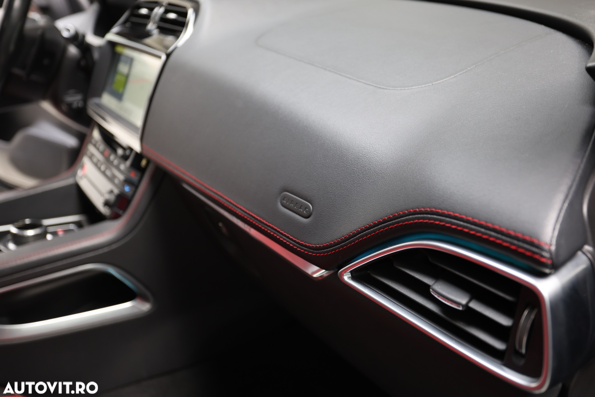 Jaguar F-Pace D165 AWD R-Dynamic S - 28