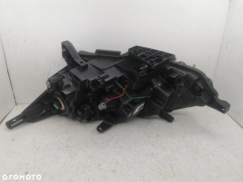 Lampa przednia prawa Nissan Qashqai J11 - 16