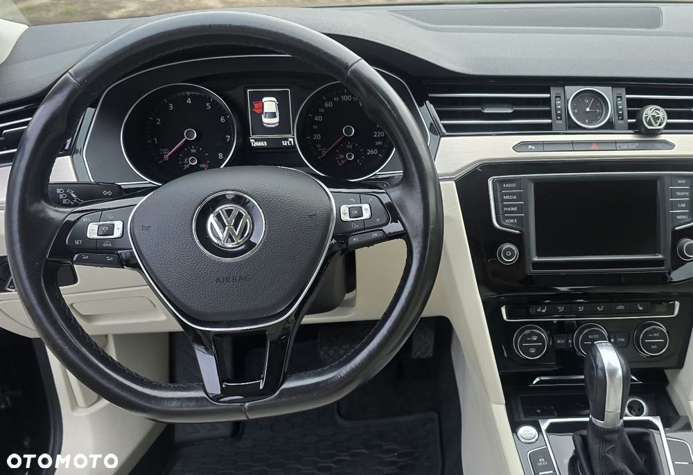 Volkswagen Passat - 8