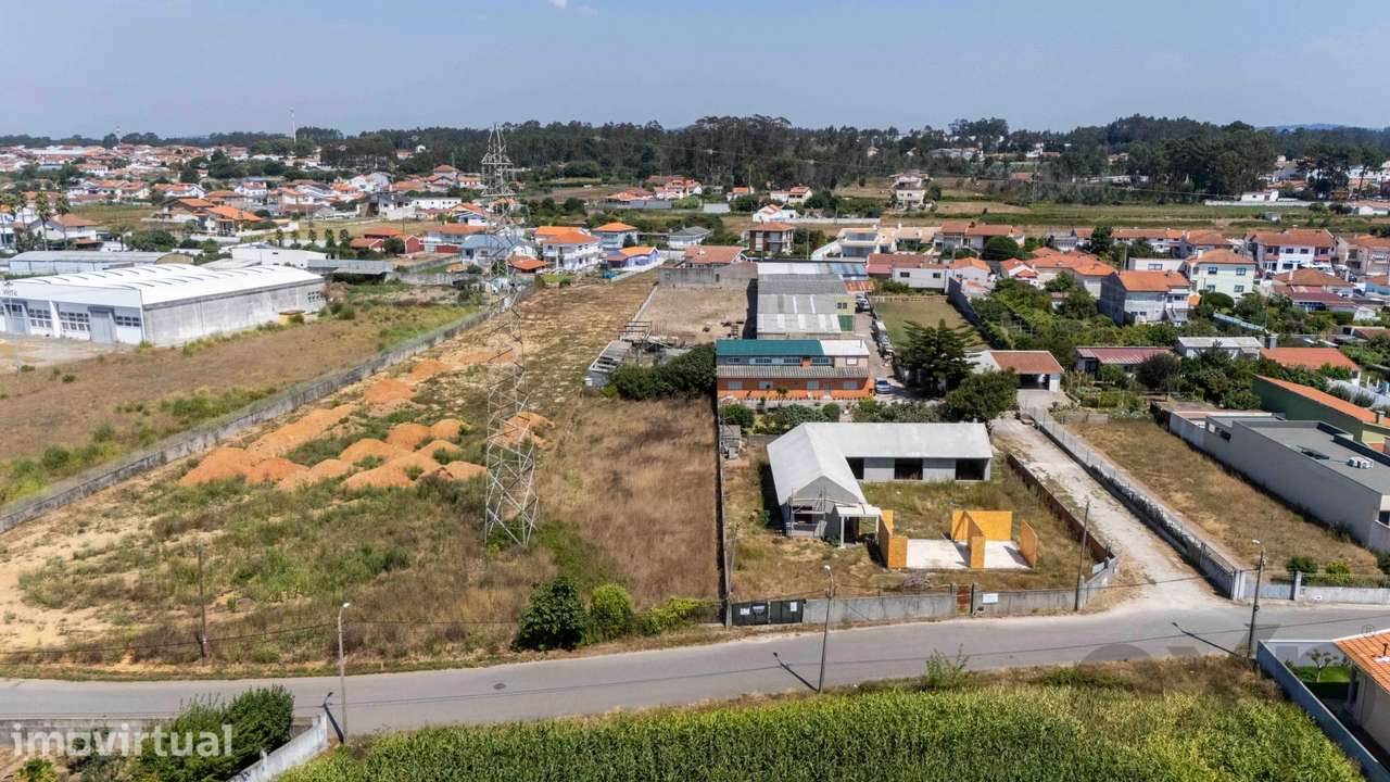 Terreno rústico em zona urbana, em Paramos - Espinho - Grande imagem: 2/12
