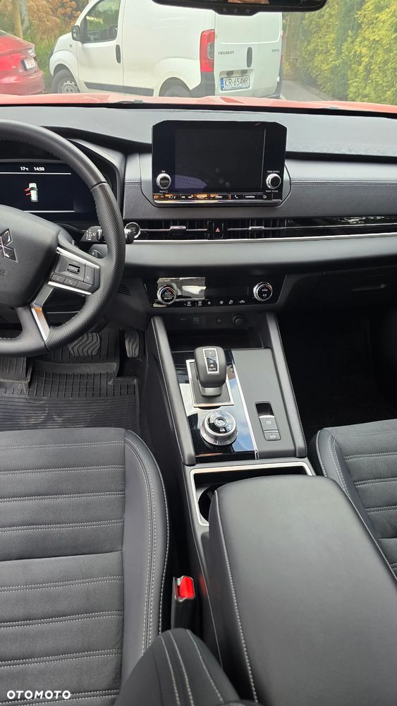 Mitsubishi Outlander - 17