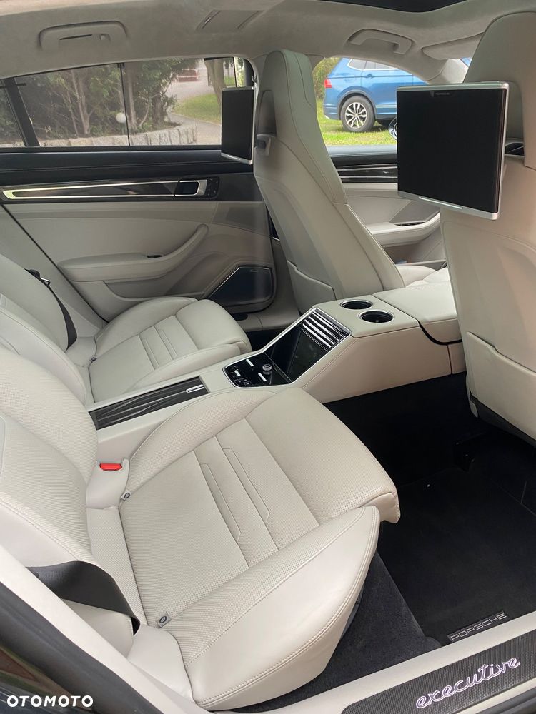 Porsche Panamera 4S Executive - 11