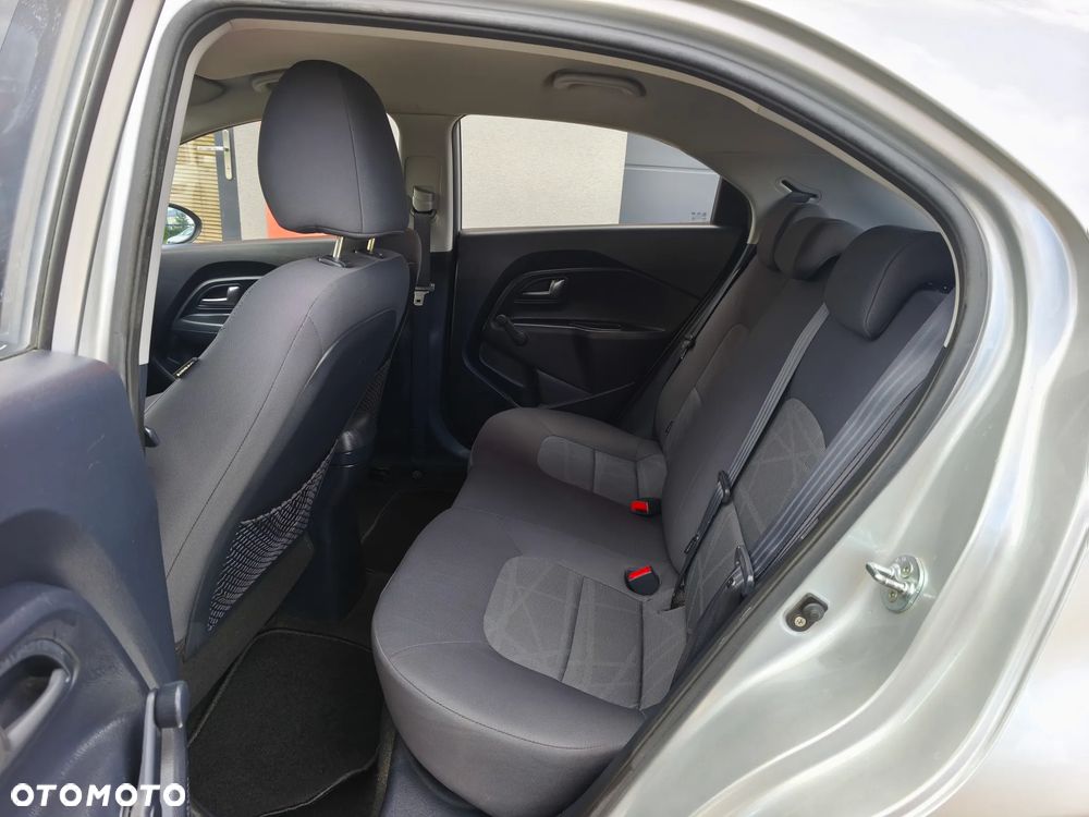 Kia Rio 1.2 L - 8