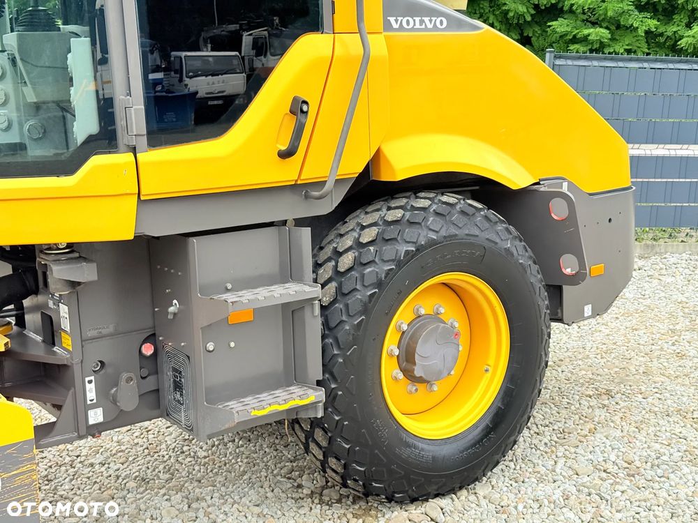 Volvo * Walec Volvo SD 75 * Jak Nowy * Tylko 640 Motogodzin * Walec Drogowy Guma Stal * 8 TON * - 6