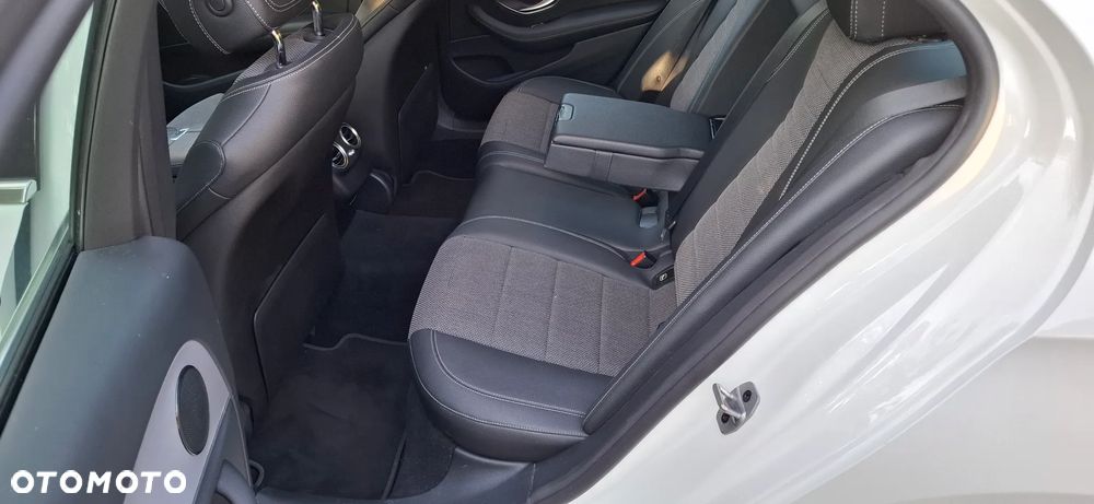 Mercedes-Benz Klasa E 200 d 9G-TRONIC - 19