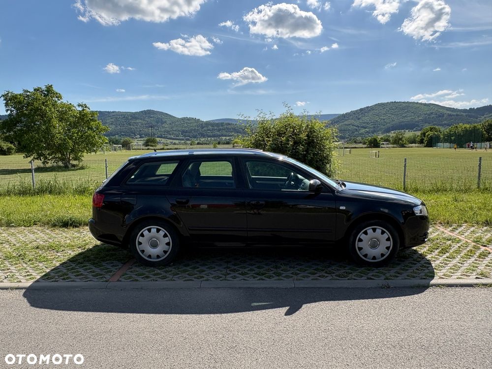 Audi A4 Limousine - 4