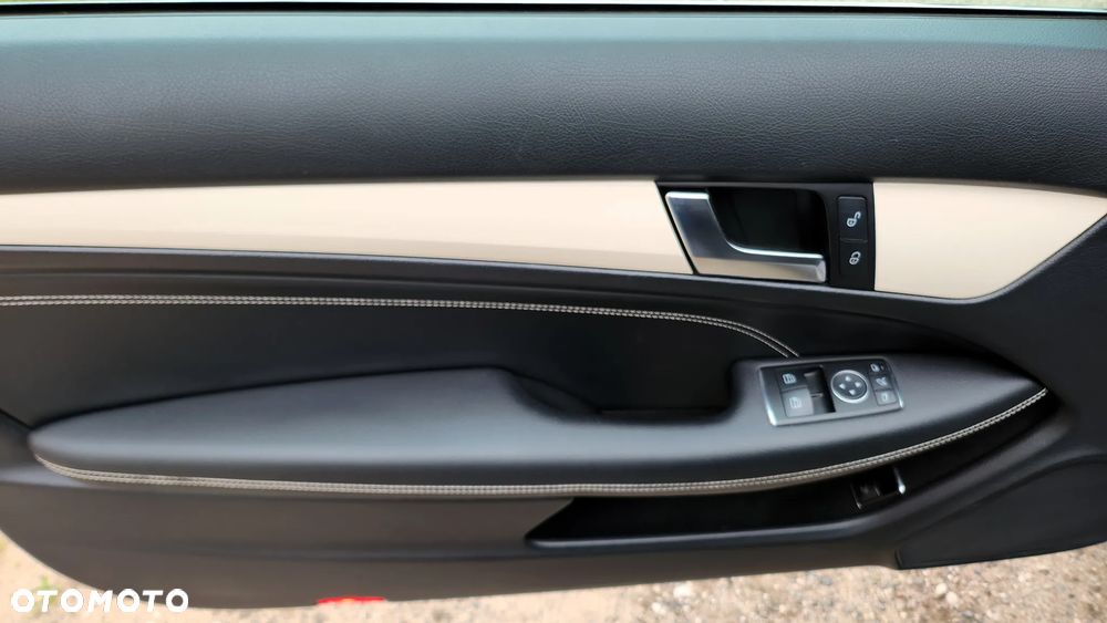 Mercedes-Benz Klasa C 250 CGI BlueEff Sport - 18