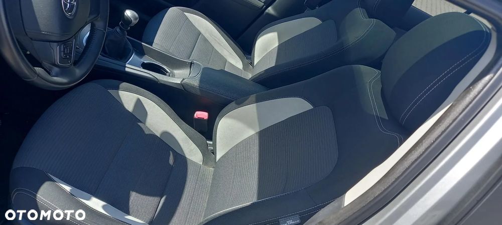 Toyota Avensis 1.8 Business Edition - 8