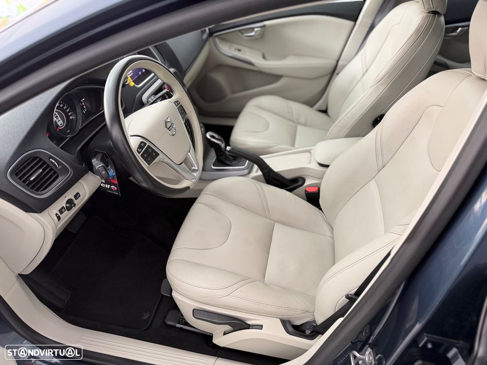 Volvo V40 2.0 D2 Momentum Geartronic - 12