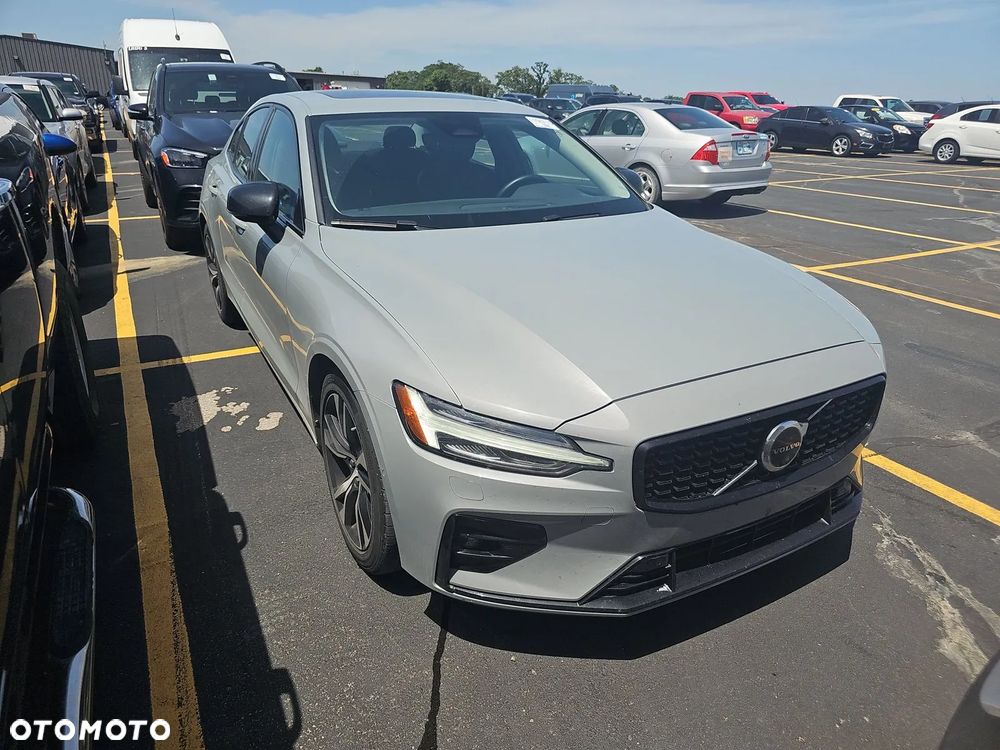 Volvo S60 B5 B AWD Plus Dark - 4