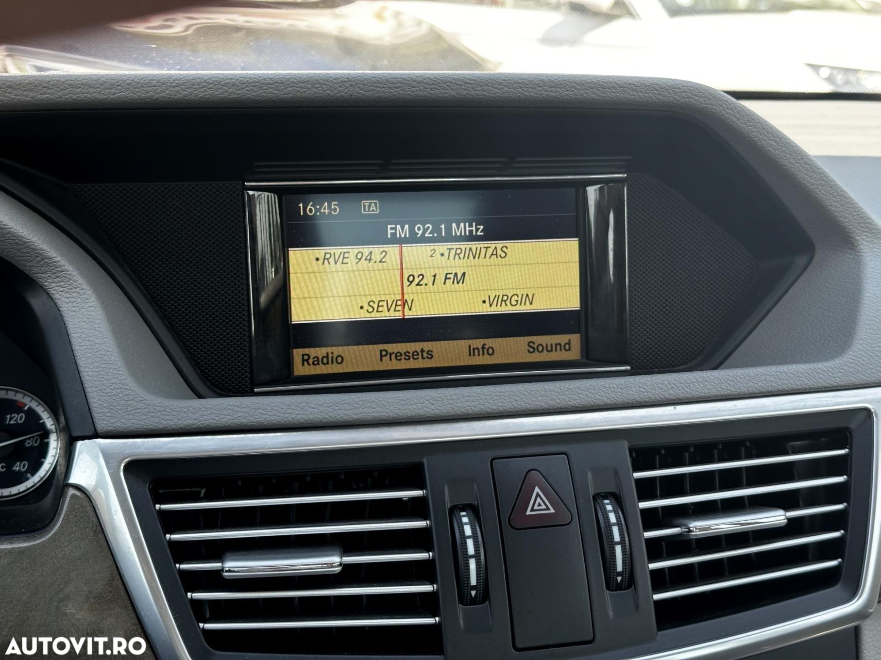 Mercedes-Benz E 200 CGI BlueEfficiency Automatik - 12