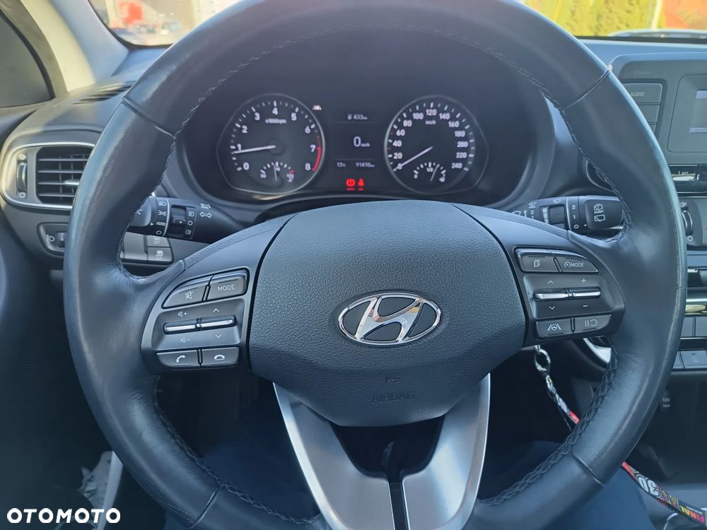 Hyundai i30 1.5 DPI Classic + - 21